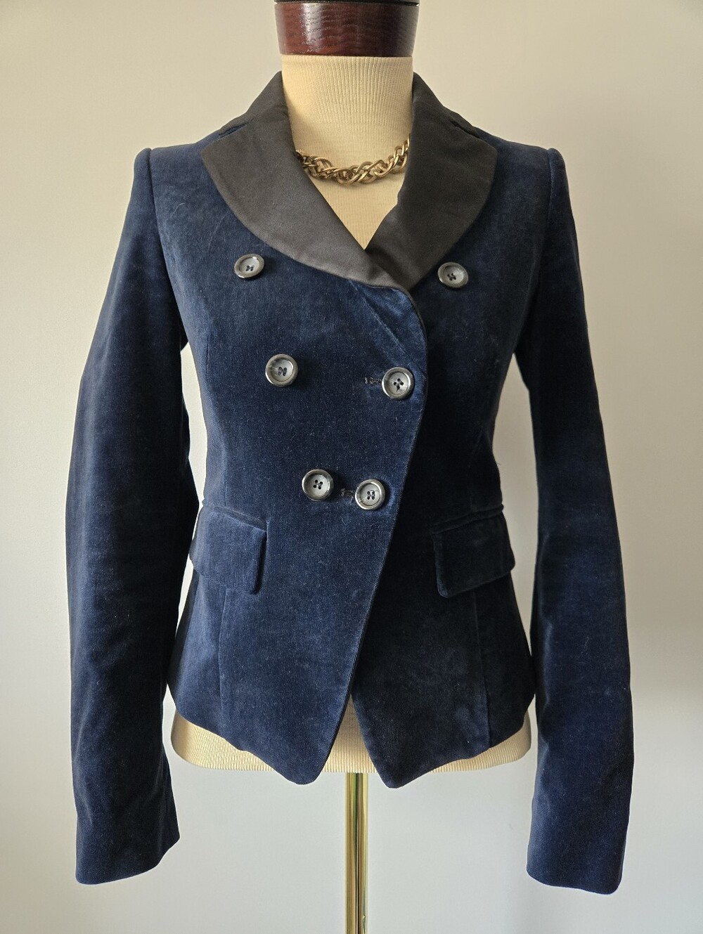 United Colors of Benetton Navy Velvet Tuxedo Double-Breasted Blazer. Size 38